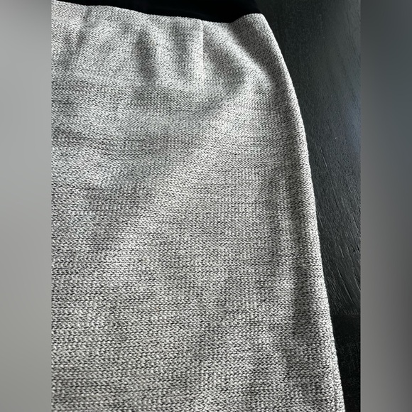 Banana Republic Pencil Skirt Black Trim Size 4 Lined 22” Back Slit - Picture 6 of 9